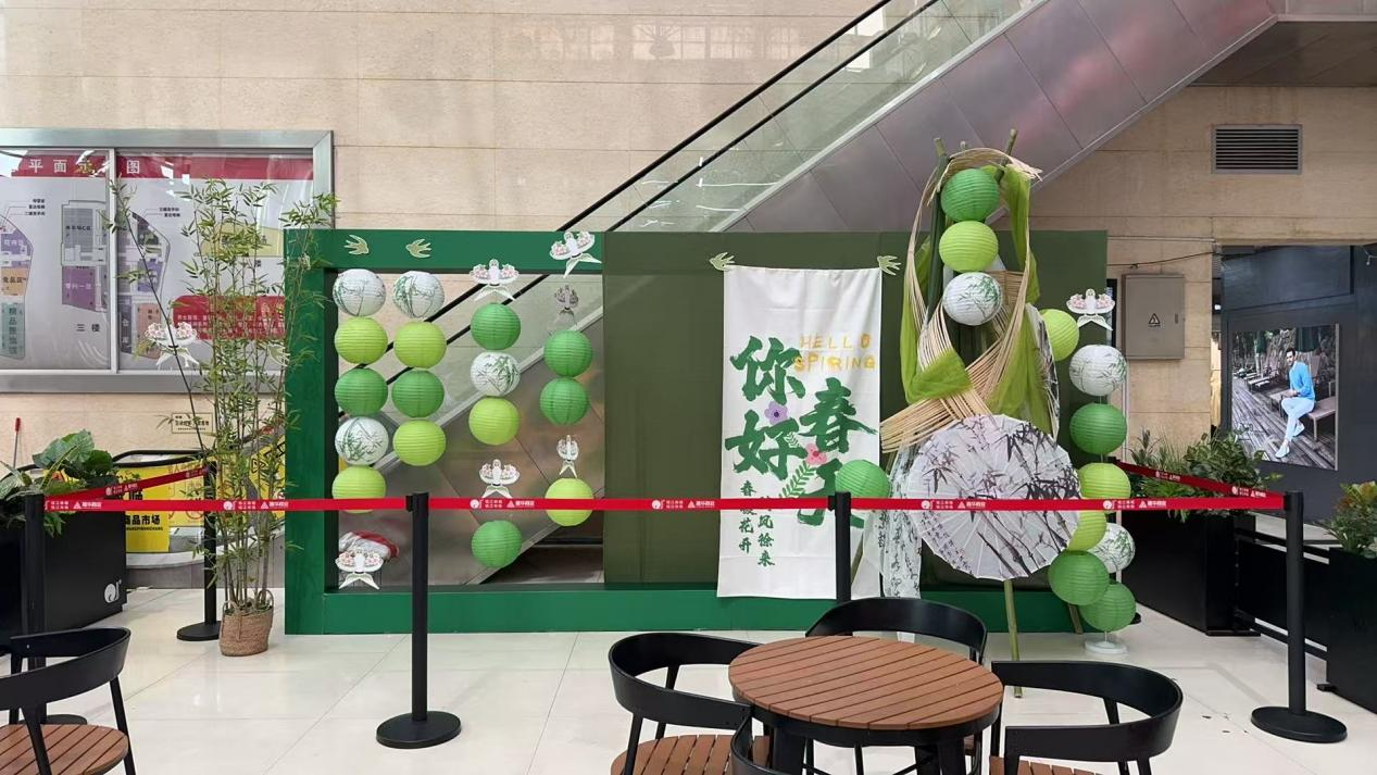 钱江商城焕新颜，，，，，春日美陈显活力