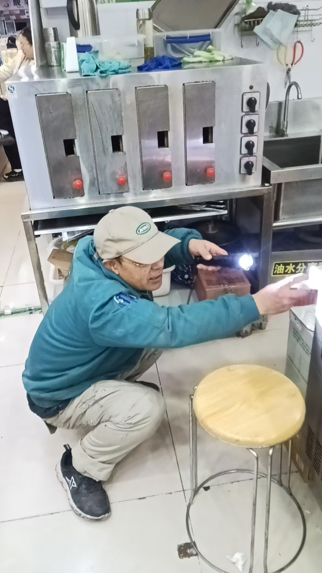 专业除四害，，，，，，守护美食天地