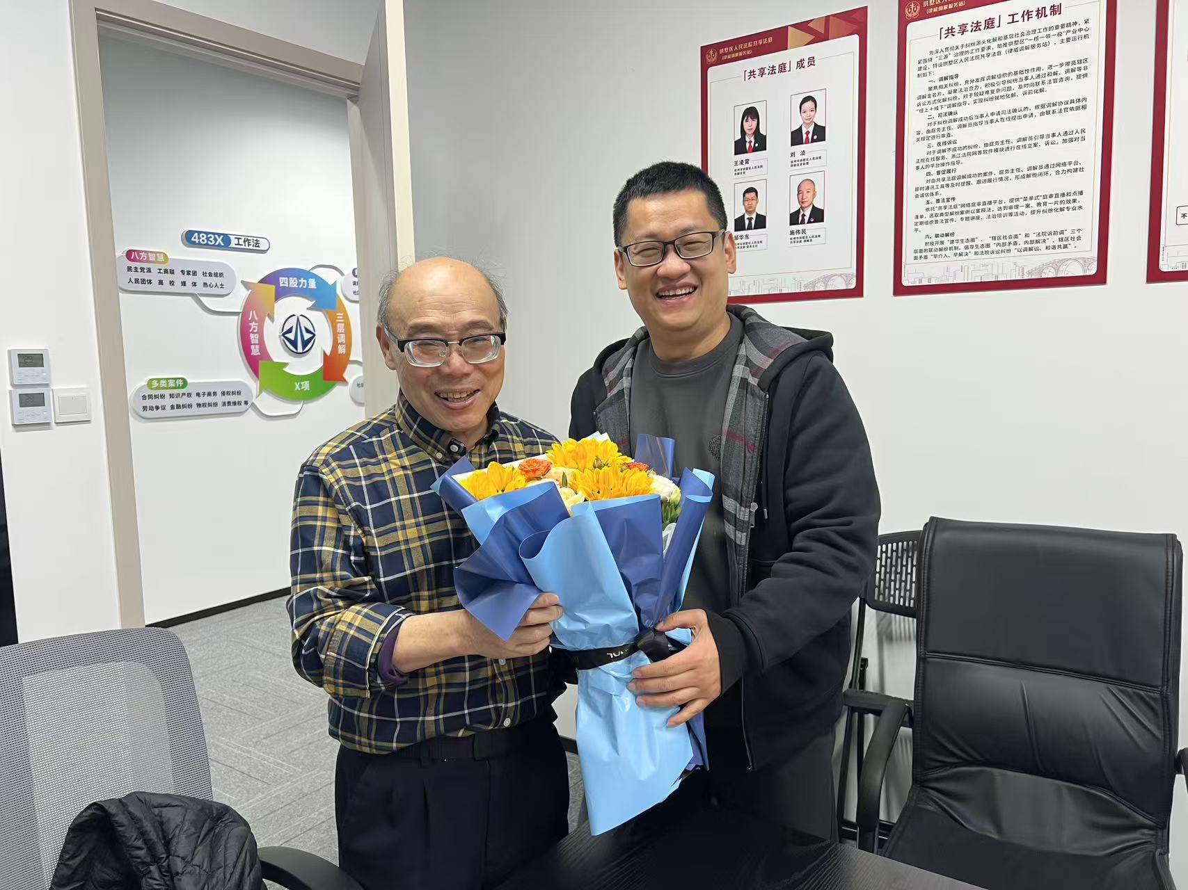 调解中心暖心庆生，，，，，，共筑和谐调解大家庭