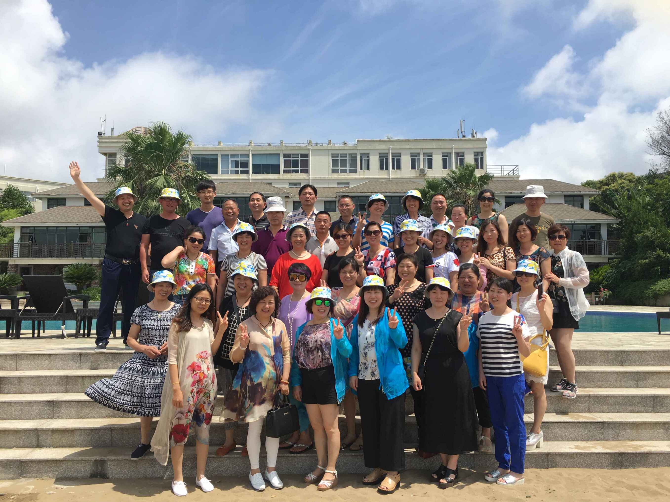 必赢市场2016年商户旅游圆满画上句号