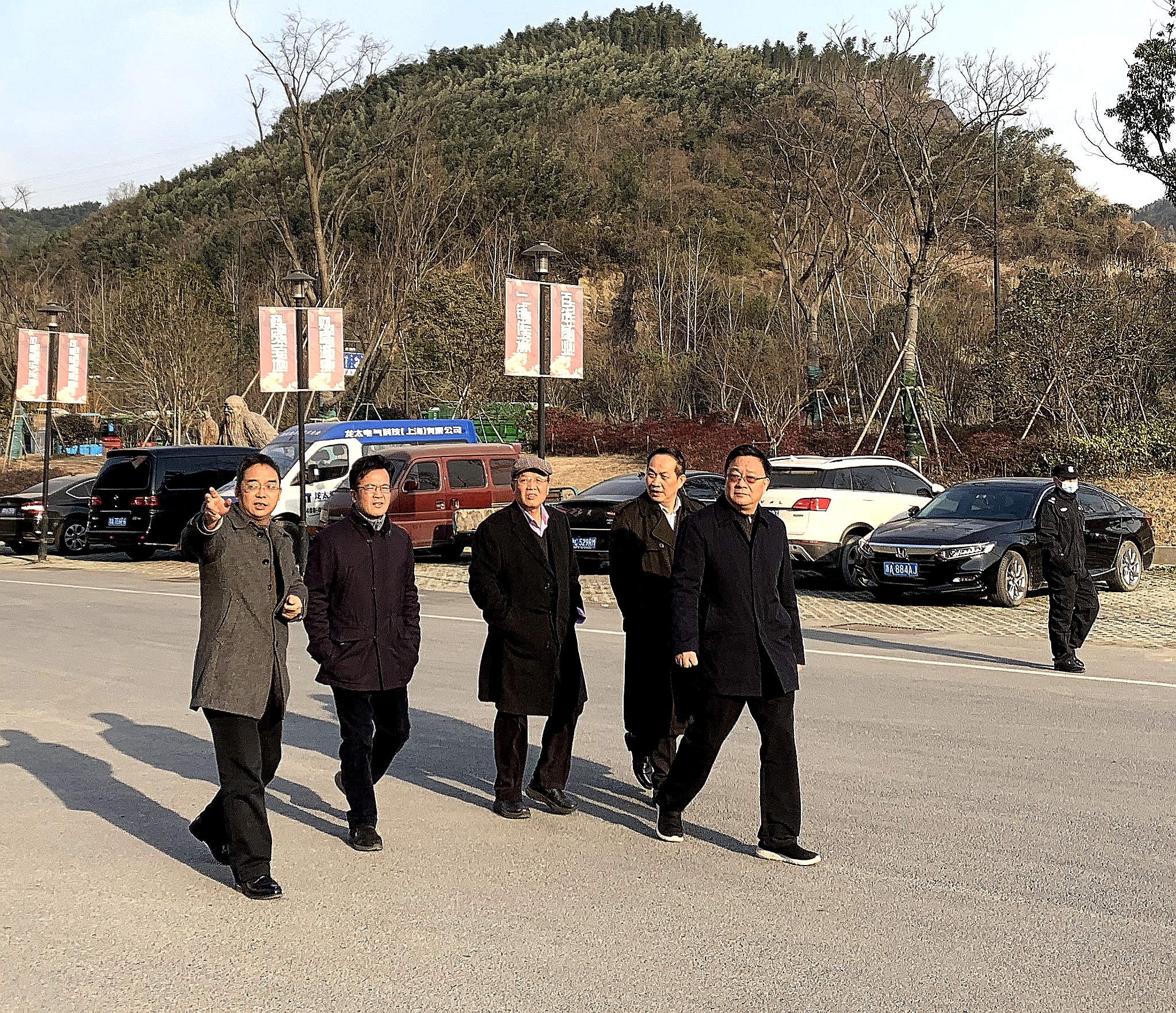 拳拳之心  殷殷之情  老领导们参观考察必赢长城机电市场