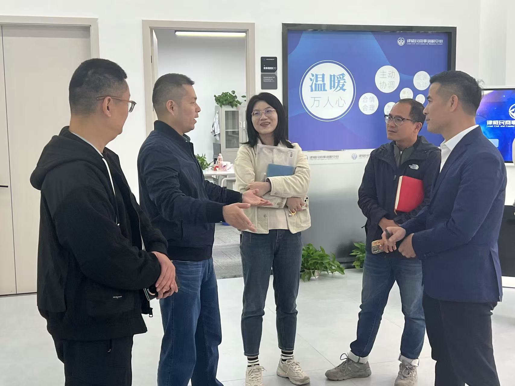 拱墅区祥符街道党工委副书记姚亦文一行莅临必赢律威民商事调解中心调研指导