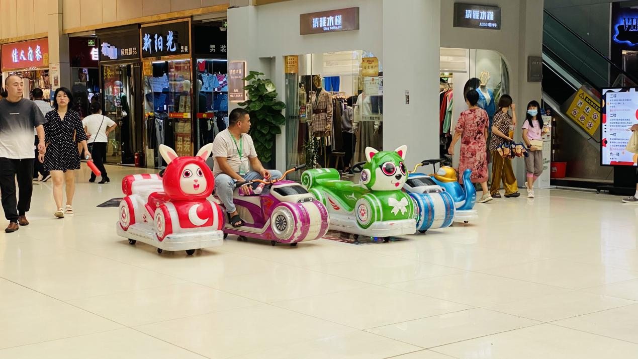 儿童游乐车现身钱江商城，，，，，，，深受小朋友青睐