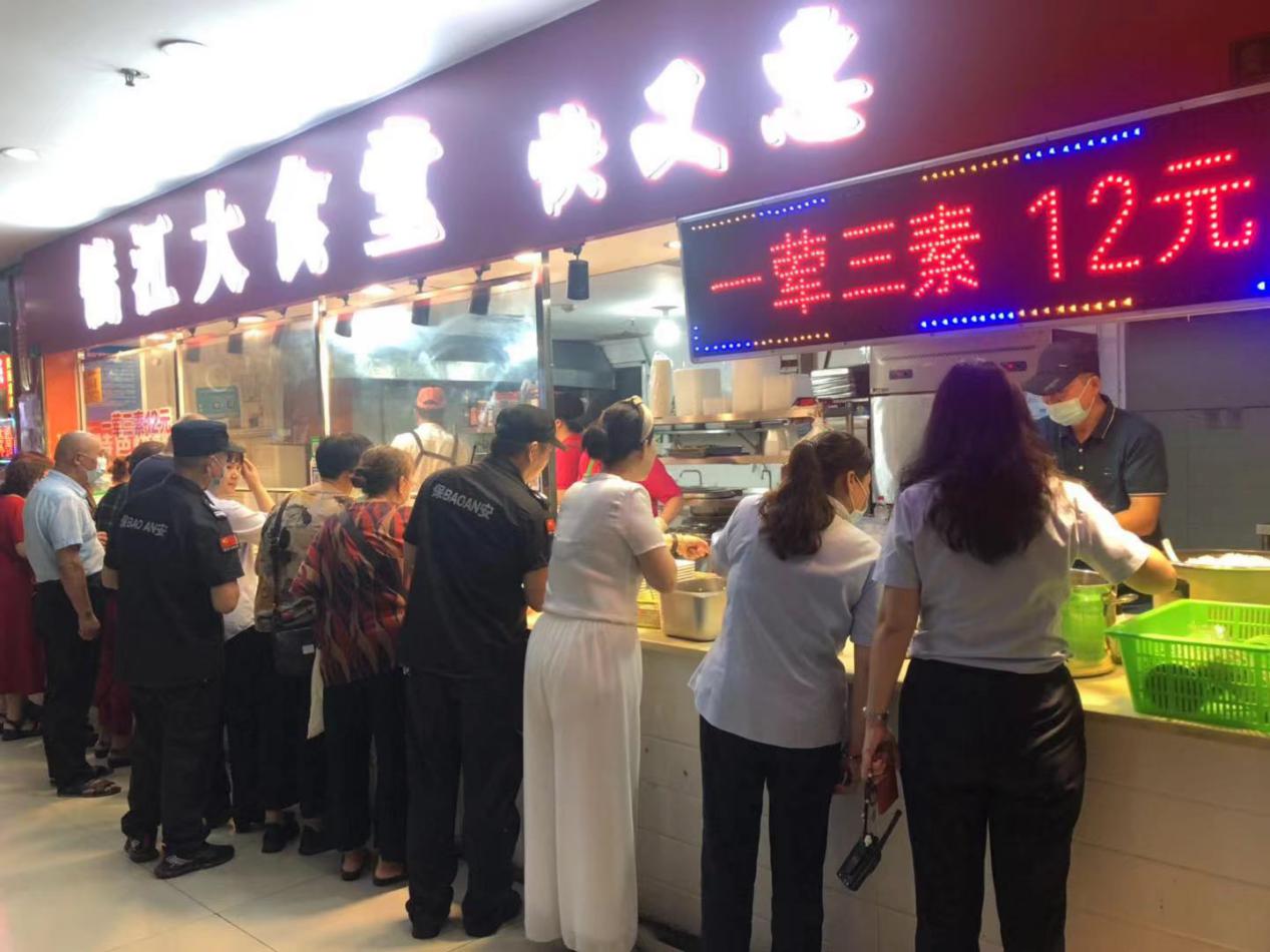 真情暖钱江，，，，，爱心商家免费为商城员工提供暖心中餐