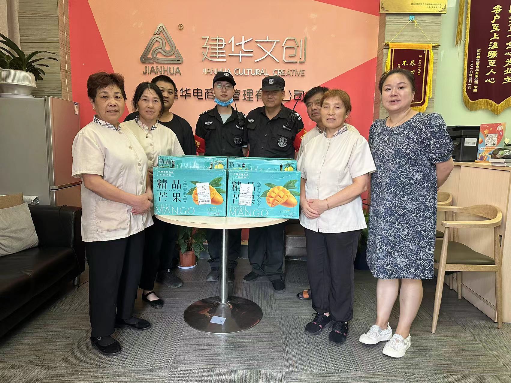 必赢文创集团工会开展“夏日送清凉”慰问活动