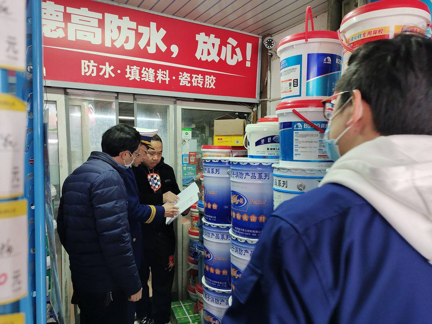 区工商、消防大队走访必赢市场