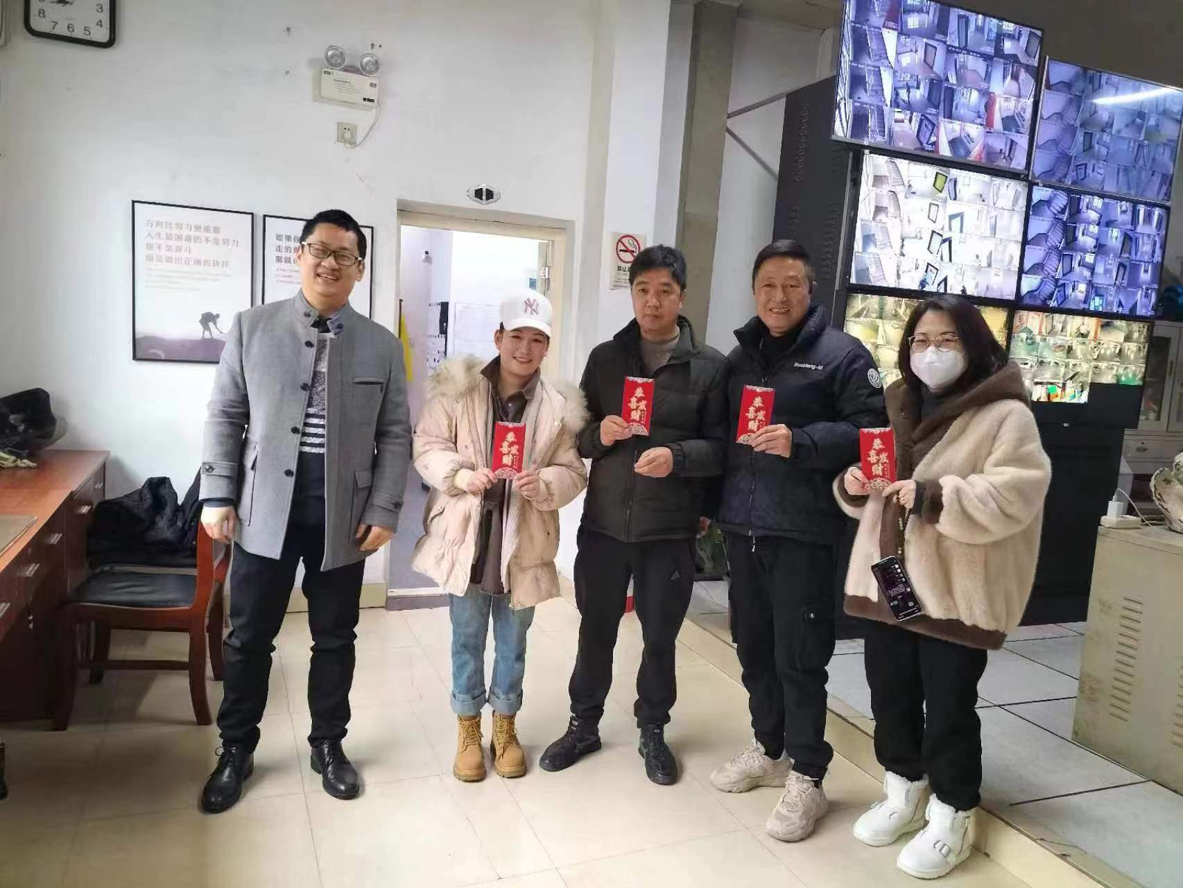 开工赠利是，，，，，，新春迎福祉——集团派发开工福利