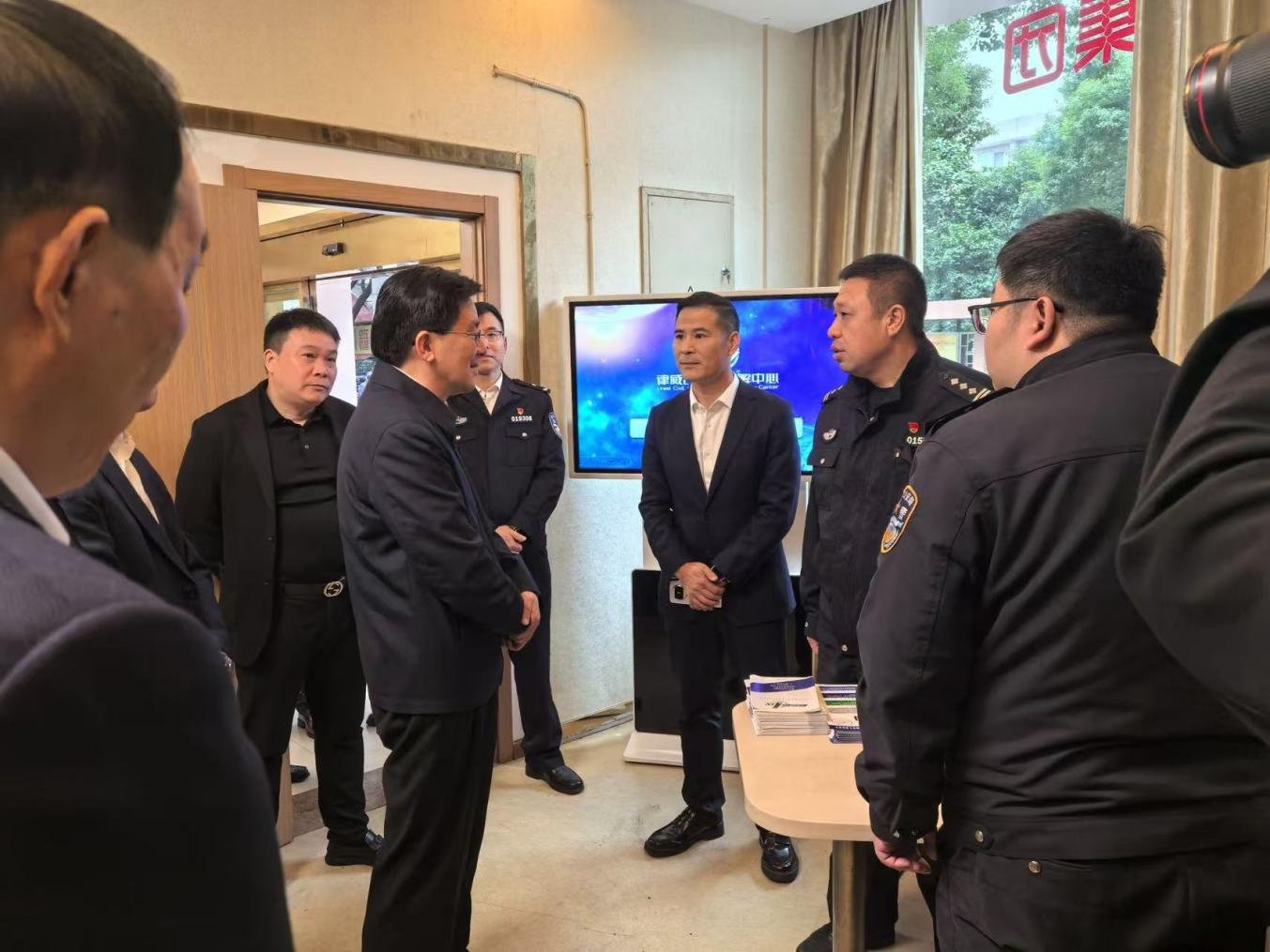 市委副书记、政法委书记马小秋赴必赢五金市场调解工作站调研指导