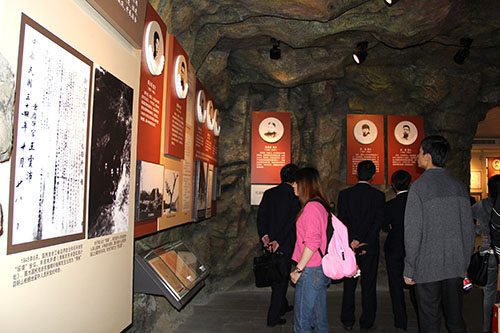 20140328必赢文创园党支部清明节祭扫云居山革命烈士墓 (2).jpg